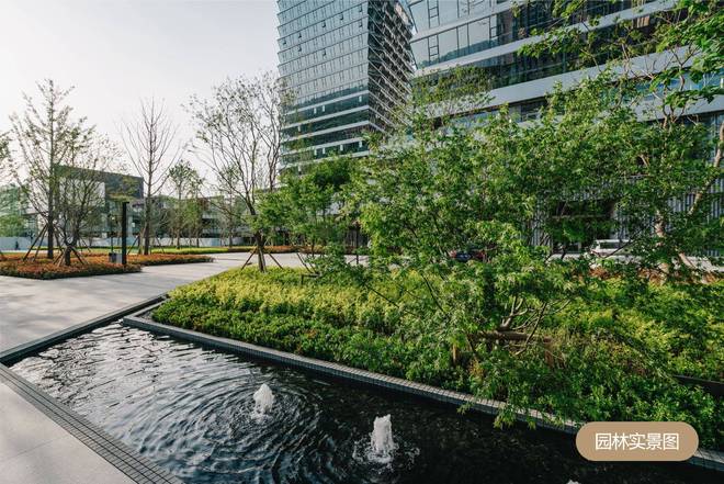 白桦林金融创新中心▁周边道路▁西安政务要地▁实景图▁多样空间
